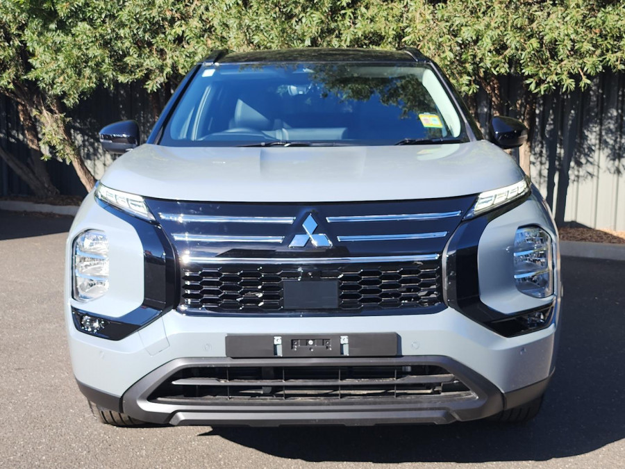 2025 Mitsubishi Outlander ZM LS SUV Image 2