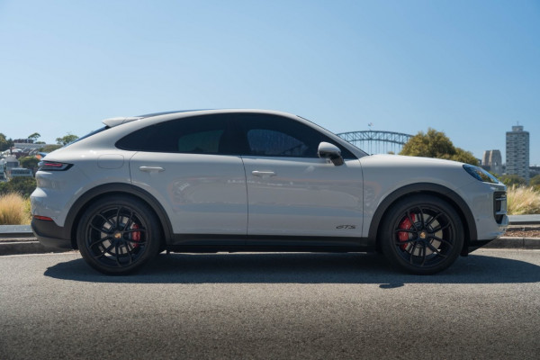 2024 Porsche Cayenne GTS Coupe Image 3