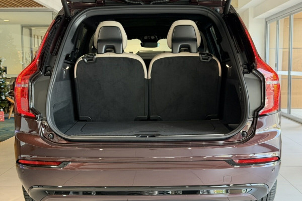 2026 Volvo XC90 L Series Ultra T8 Plug-in Hybrid Dark SUV Image 13