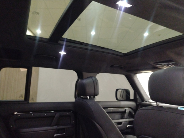 2024 MY25 Land Rover Defender L663 110 P525 V8 SUV image 11