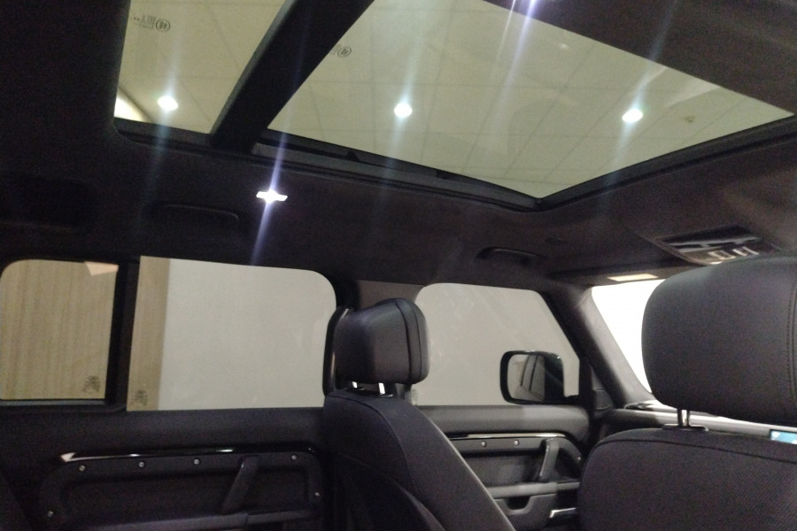 2024 MY25 Land Rover Defender L663 110 P525 V8 SUV