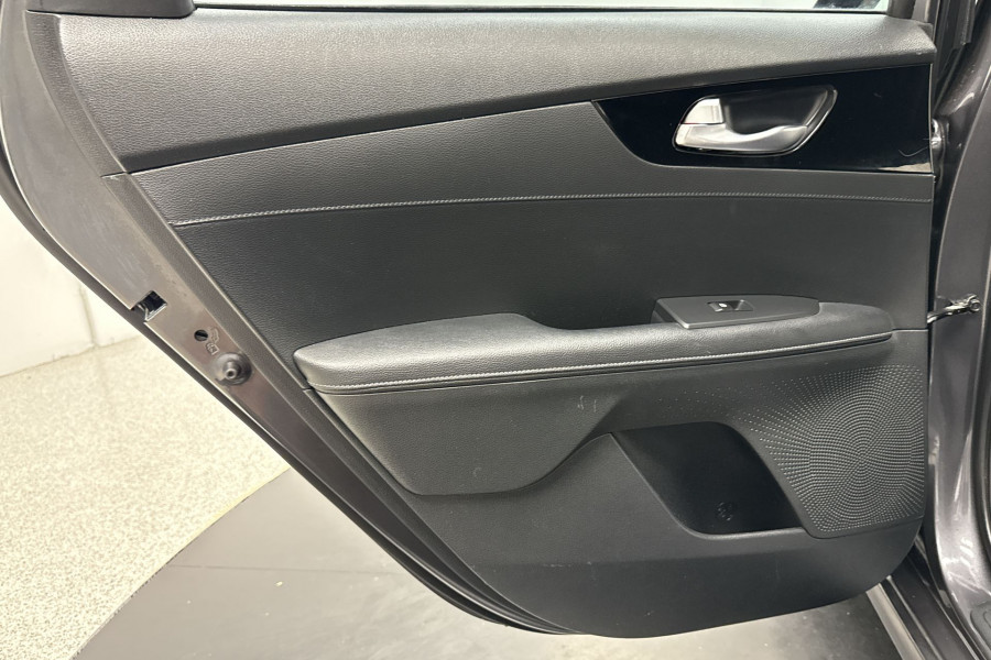 2020 MY1  Kia Cerato BD Sport+ Hatch Image 15