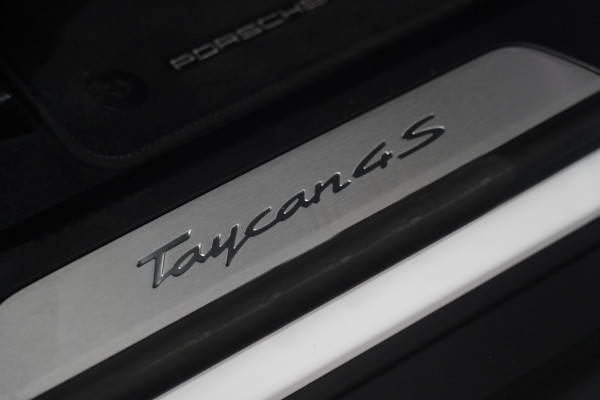 2021 Porsche Taycan 4S Coupe Image 44