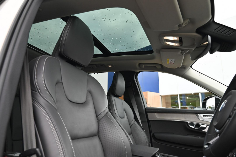 2026 Volvo XC90 L Series Ultra B5 Dark SUV Image 15