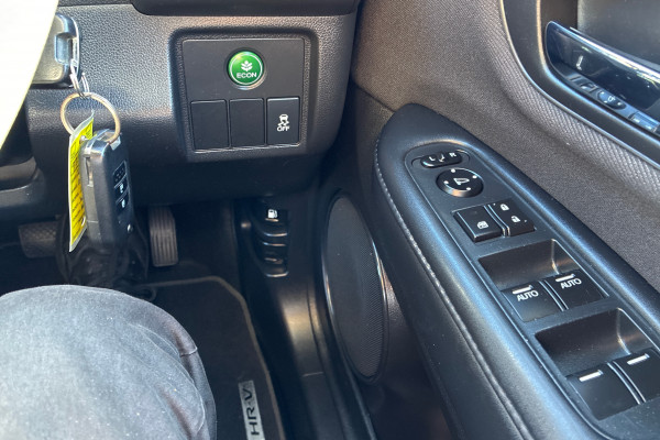 2020 MY21 Honda HR-V  VTi SUV Image 21