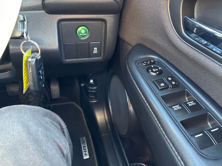 2020 MY21 Honda HR-V  VTi SUV Image 21