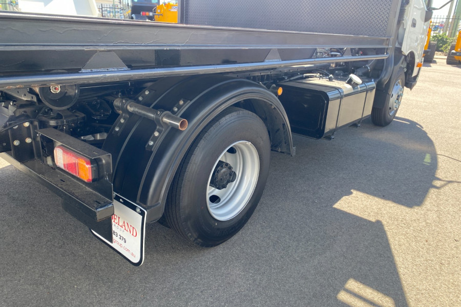 2024 Hino 921 Hook Lift 300-Series Tipping Tray Image 6