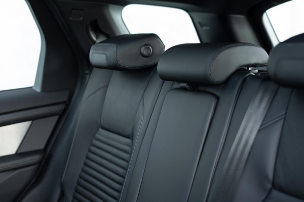 2024 Land Rover Discovery Sport L550 P300e Dynamic SE SUV image 15