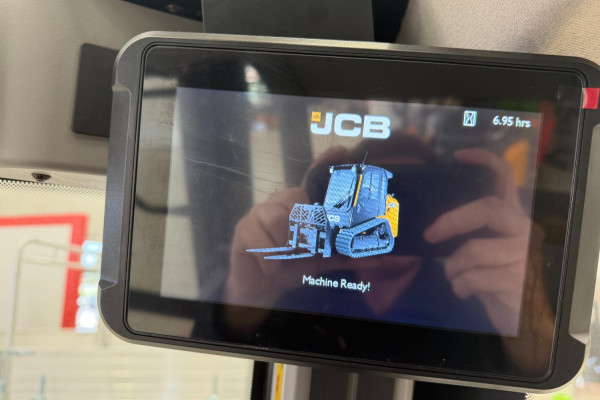 2025 JCB 300THF CAB T3 WITH 320 CW Tracked Skidsteer Loader Image 8
