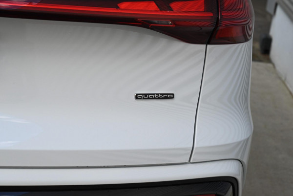 2026 MY25 Audi Q5 FY e-hybrid 270kW SUV image 14