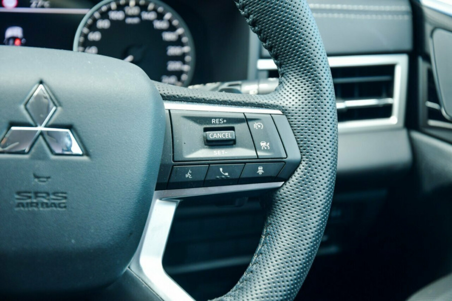 2024 Mitsubishi Outlander ZM LS SUV Image 12