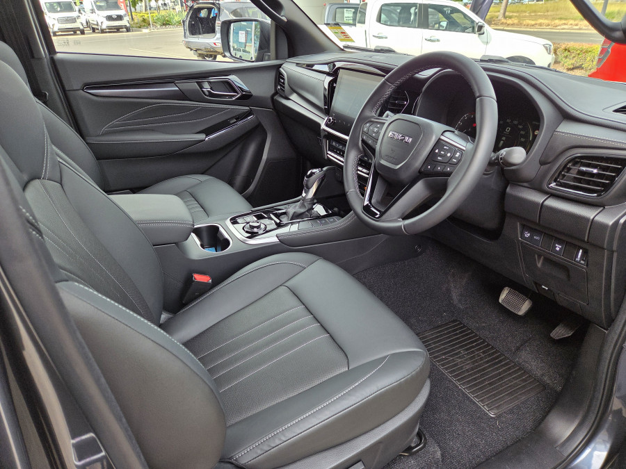 2026 Isuzu MU-X RJ LS-T SUV Image 9