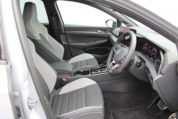 2025 Volkswagen Golf 8.5 110TSI R-Line Hatch Image 11