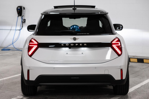 2025 MINI Cooper F65 C Favoured Hatch image 4