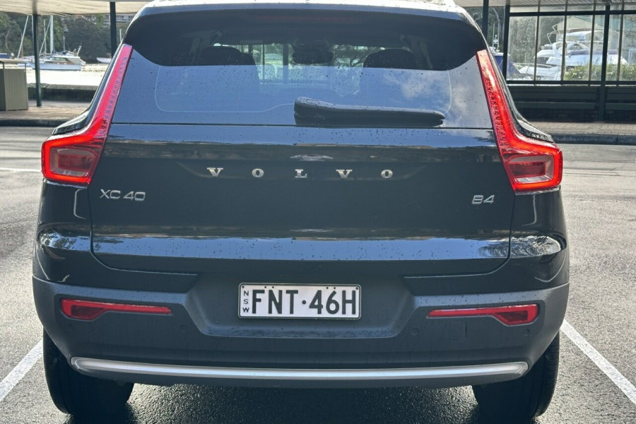 2025 Volvo XC40 XZ Plus B4 SUV Image 7