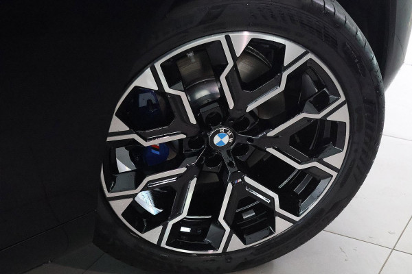 2025 BMW X3 G45 30e xDrive SUV image 8