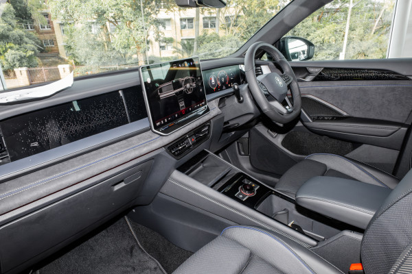 2025 Volkswagen Tayron R4 195TSI R-Line SUV Image 8