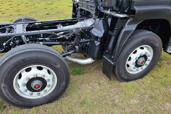 2025 Isuzu FYJ 320-355 AT R67 Cab Chassis Image 7