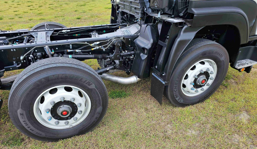 2025 Isuzu FYJ 320-355 AT R67 Cab Chassis Image 7