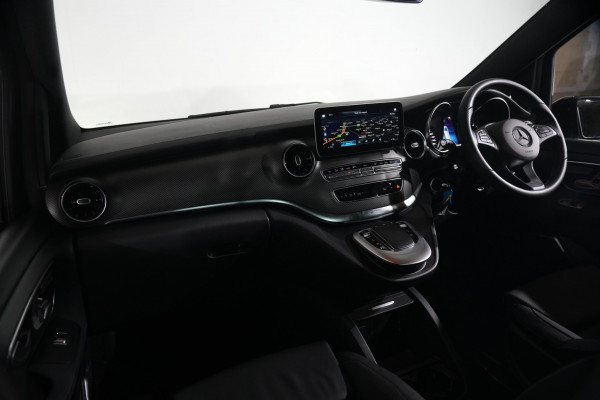 2022 Mercedes-Benz V-Class V250 d Avantgarde People Mover Image 11