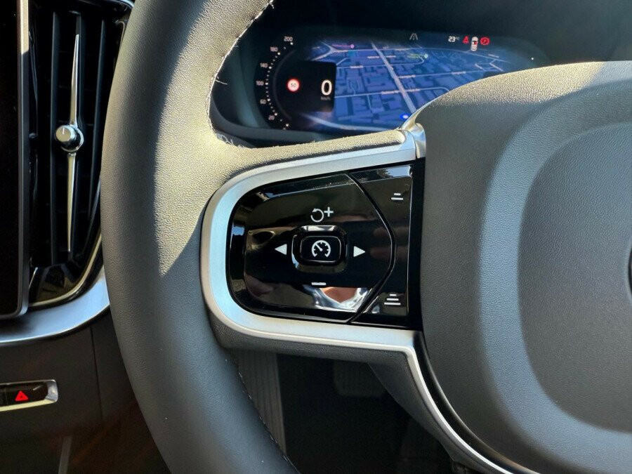 2026 Volvo XC90 L Series Plus T8 Plug-in Hybrid Dark SUV Image 8