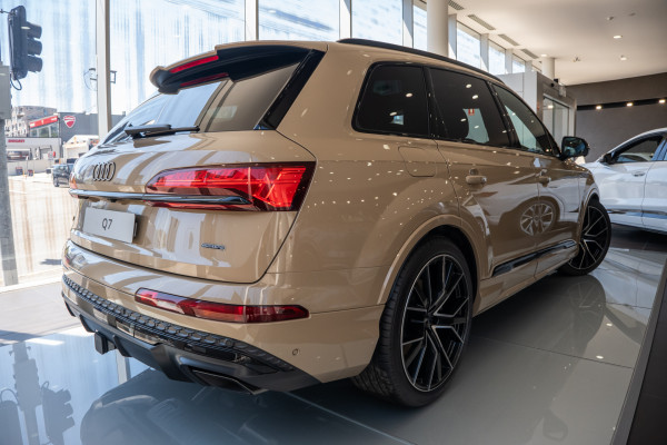 2025 Audi Q7 4M 50 TDI S line SUV image 2