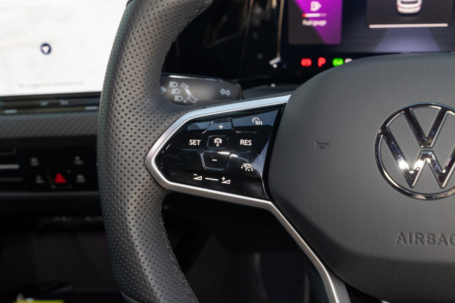 2024 Volkswagen Golf 8 110TSI R-Line Hatch Image 18