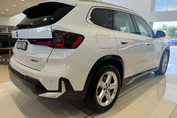 2023 BMW iX1 U11 eDrive20 xLine SUV Image 4