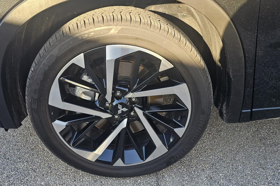 2024 Mitsubishi Outlander ZM Exceed SUV Image 6