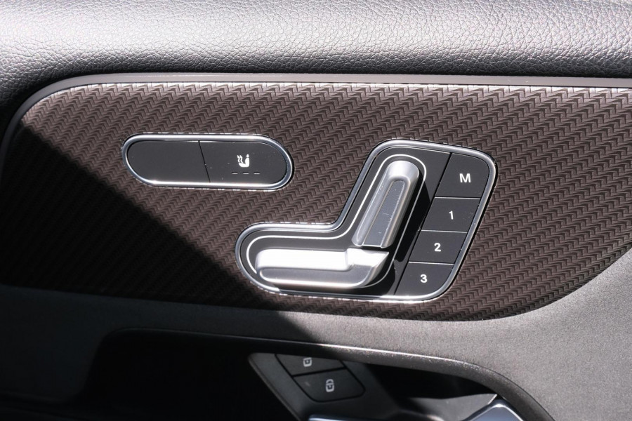 2020 Mercedes-Benz GLB-Class X247 GLB200 SUV Image 14