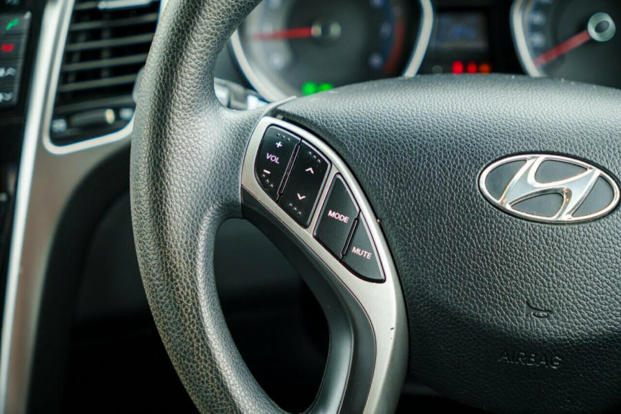 2013 Hyundai i30 GD2 Active Hatch Image 11