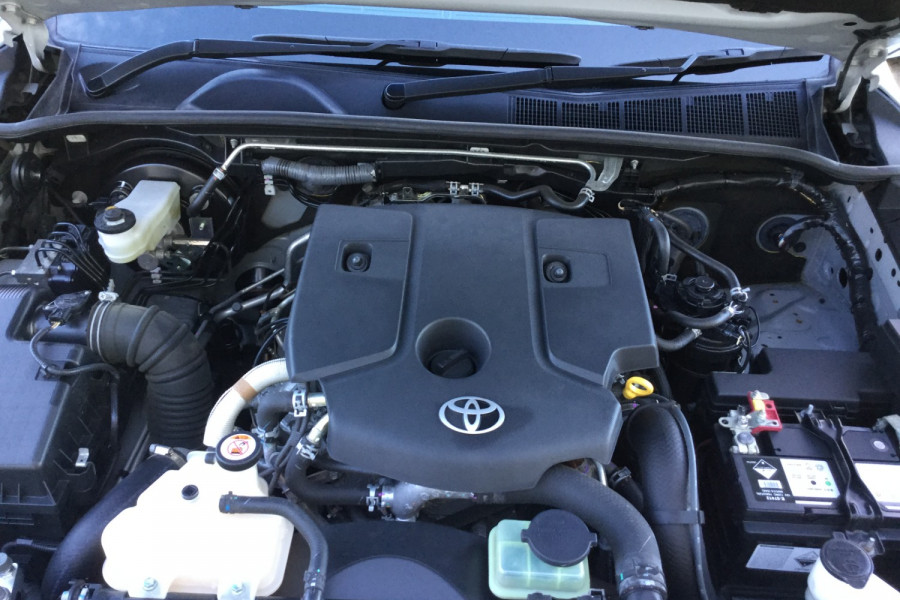 2018 Toyota HiLux  SR5 4x4 Double-Cab Pick-Up Ute Image 18