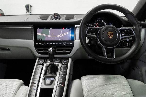 2021 Porsche Macan 95B SUV image 8
