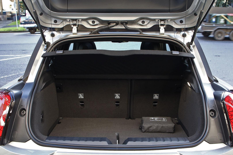 2026 MINI Aceman J05 SE Favoured Hatch