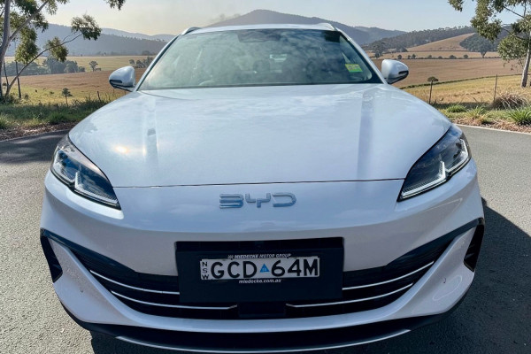 2026 BYD Seal 6  Premium Wagon Image 2