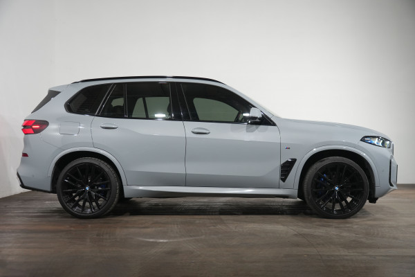 2023 BMW X5 xDrive30d M Sport SUV image 4