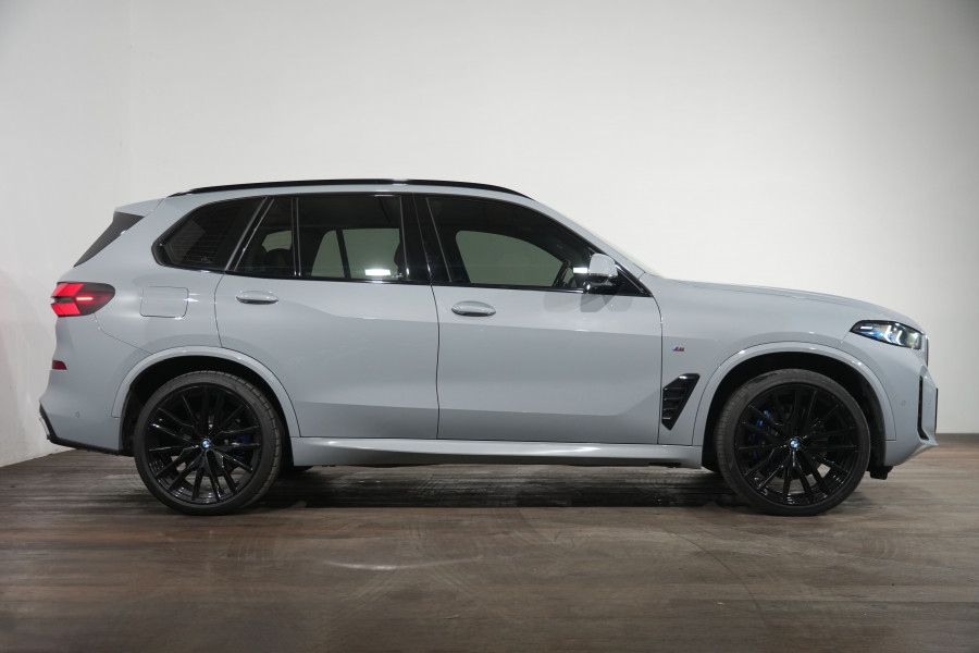 2023 BMW X5 xDrive30d M Sport SUV Image 4