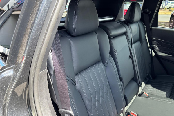 2025 Mitsubishi Outlander ZM Exceed SUV Image 13