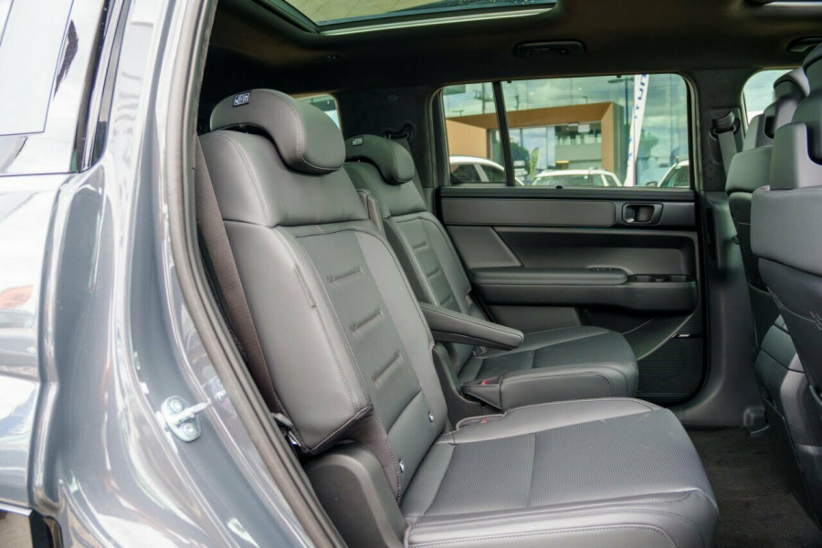 2026 Hyundai Santa Fe Hybrid MX5.V2 Calligraphy 7 seat SUV Image 11