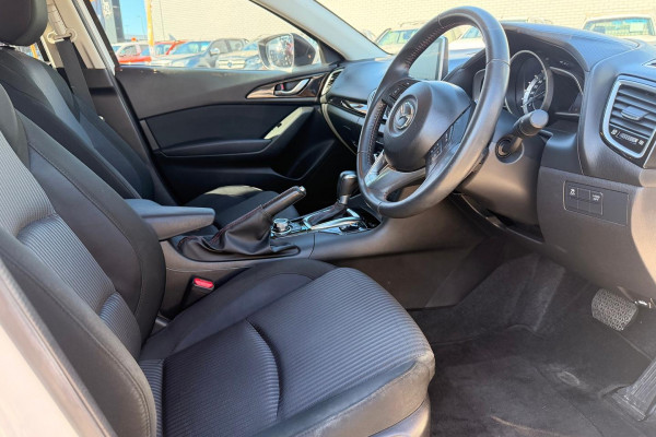 2015 Mazda 3 BM5438 SP25 Hatch Image 14