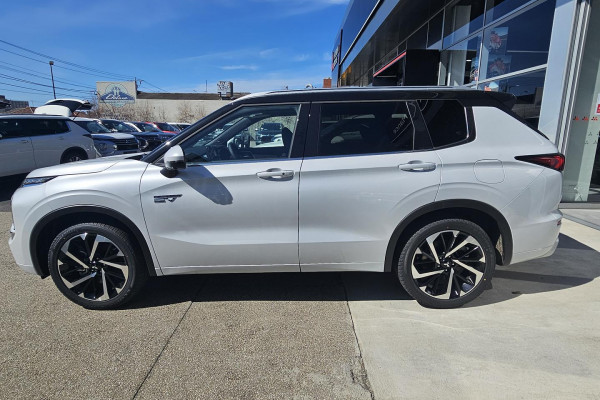2024 Mitsubishi Outlander ZM PHEV Exceed Tourer SUV Image 4