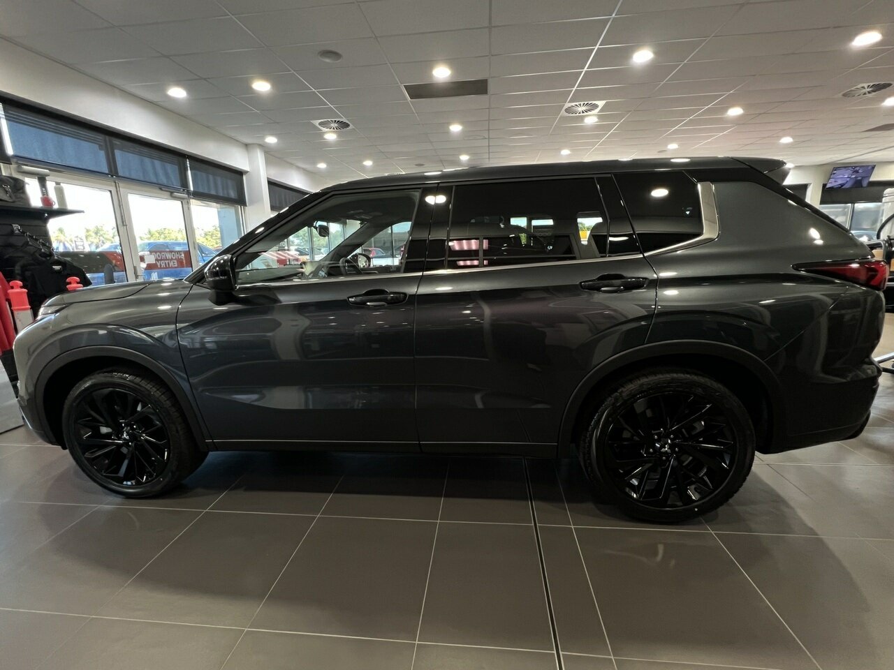 2024 Mitsubishi Outlander ZM LS SUV Image 9