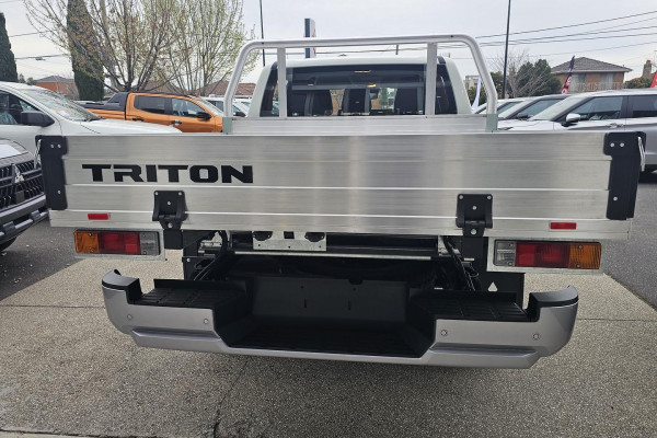 2025 Mitsubishi Triton MV  GLX Cab Chassis Image 2