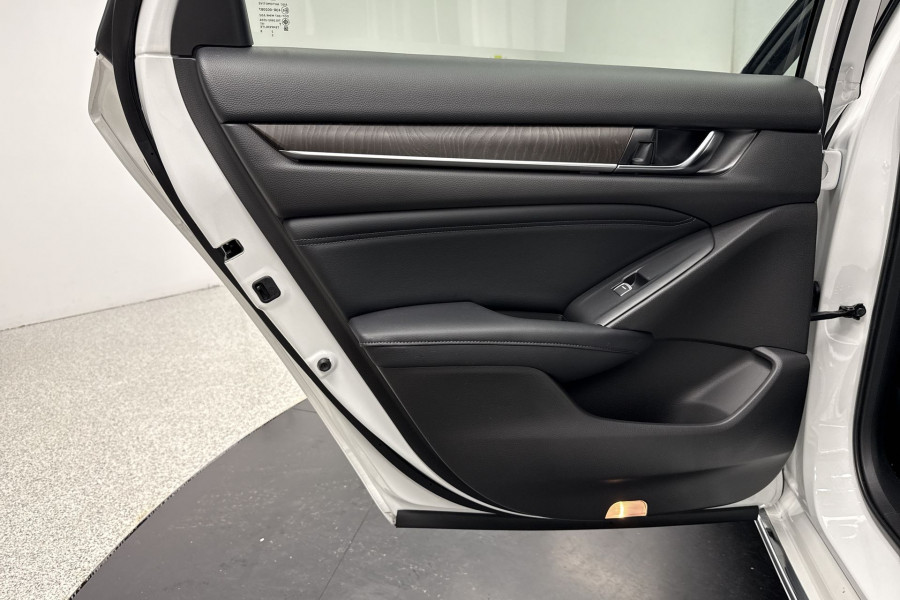 2020 MY21 Honda Accord 10th Gen VTi-LX Sedan Image 15