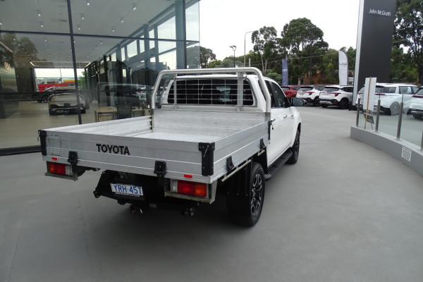 2020 Toyota HiLux Cab Chassis Image 5