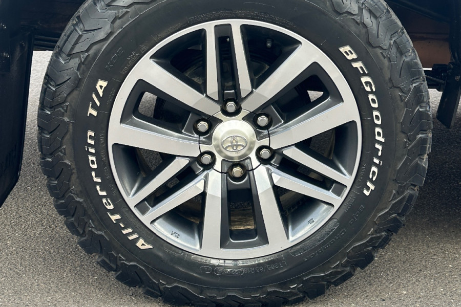 2017 Toyota HiLux  SR5 Extra Cab Pick Up Image 12
