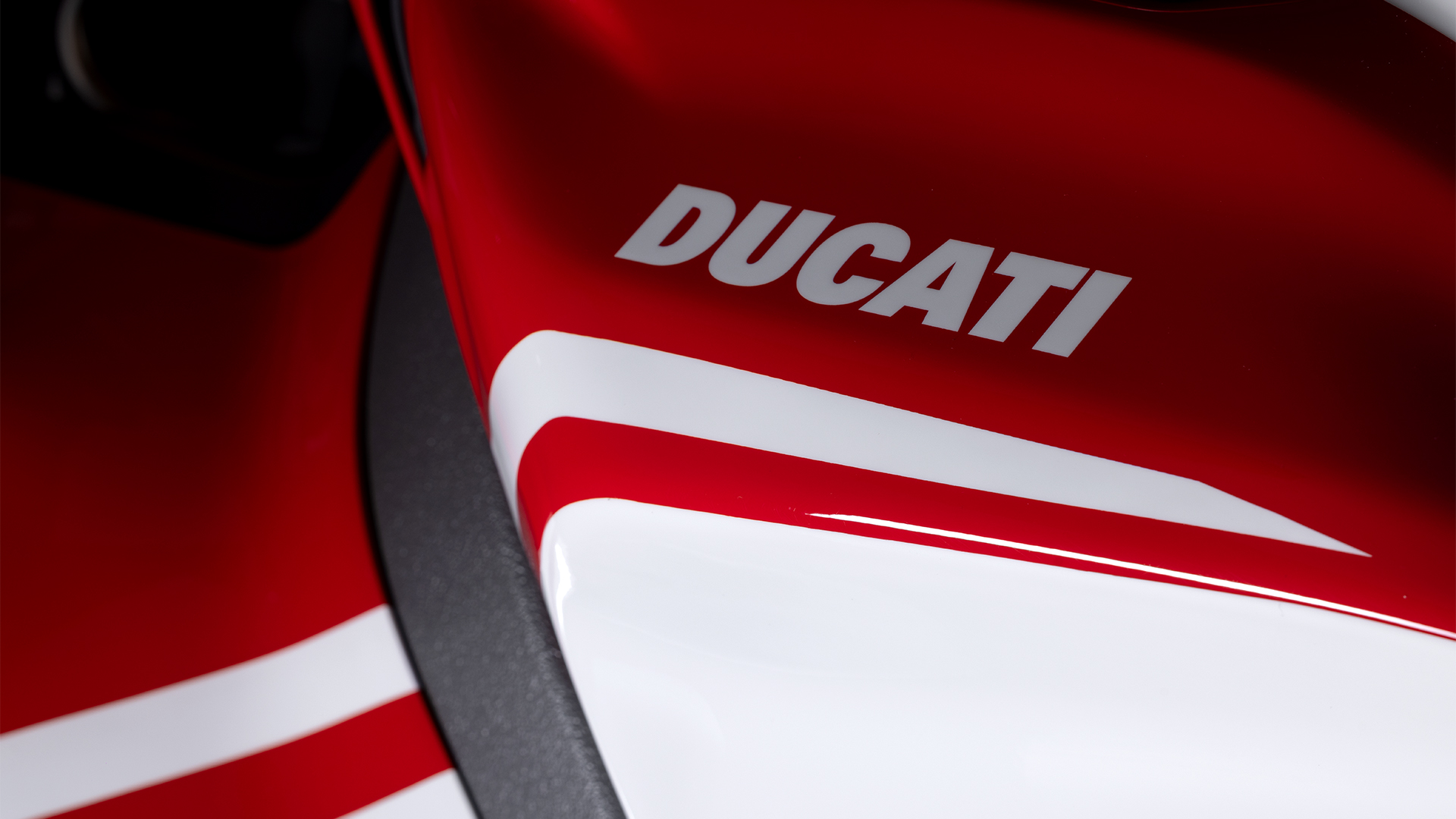 New Ducati Panigale V4 Tricolore Image