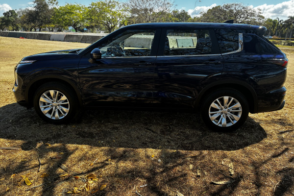 2026 Mitsubishi Outlander ZM ES SUV Image 7