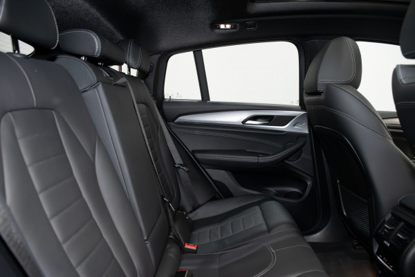 2021 BMW X4 xDrive30i M Sport SUV image 3