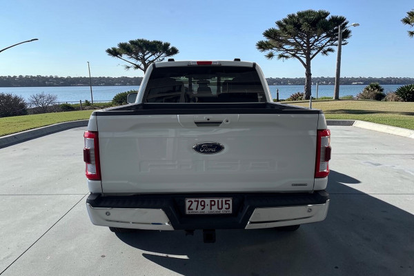 2023 Ford F-150  Lariat Dual Cab Image 4